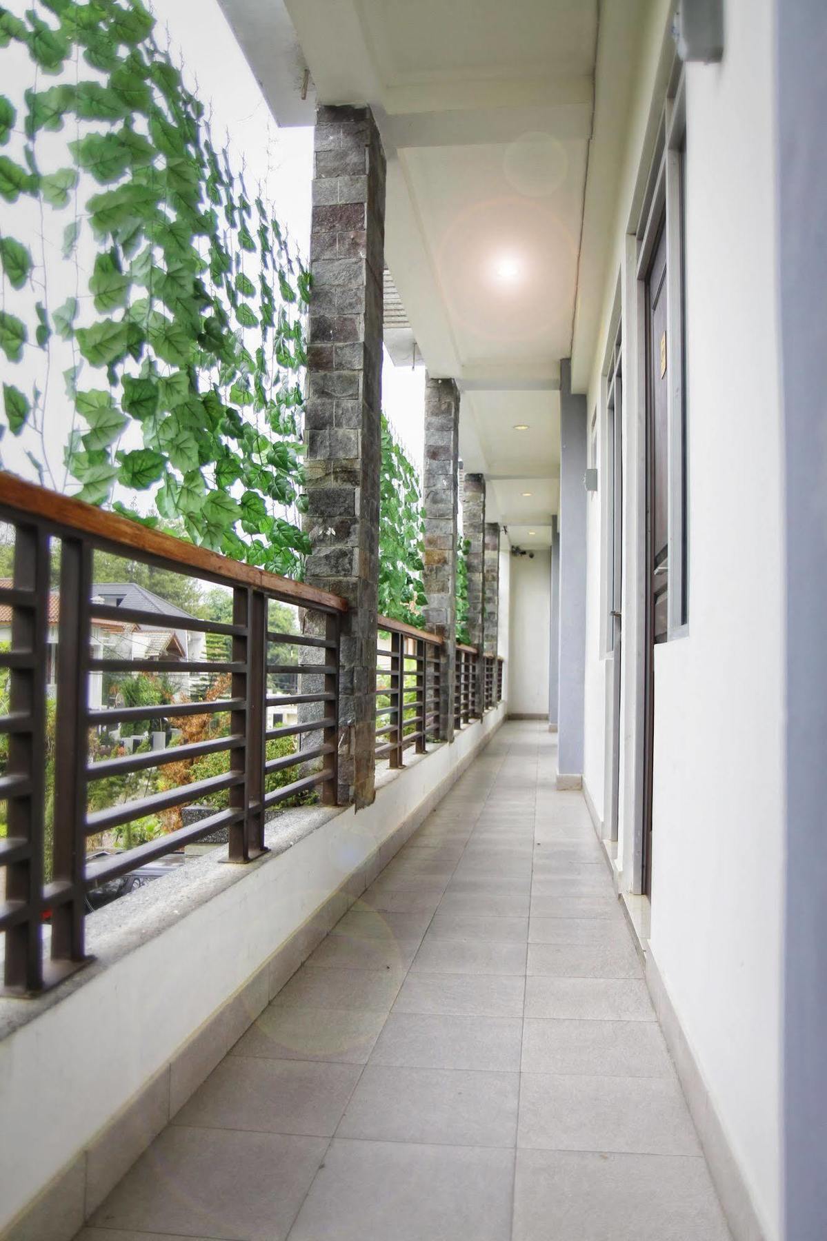 โลตัส บันดุง โฮเต็ล คาเฟ่ แอนด์ มีตติ้ง เพลซ Hotel ภายนอก รูปภาพ