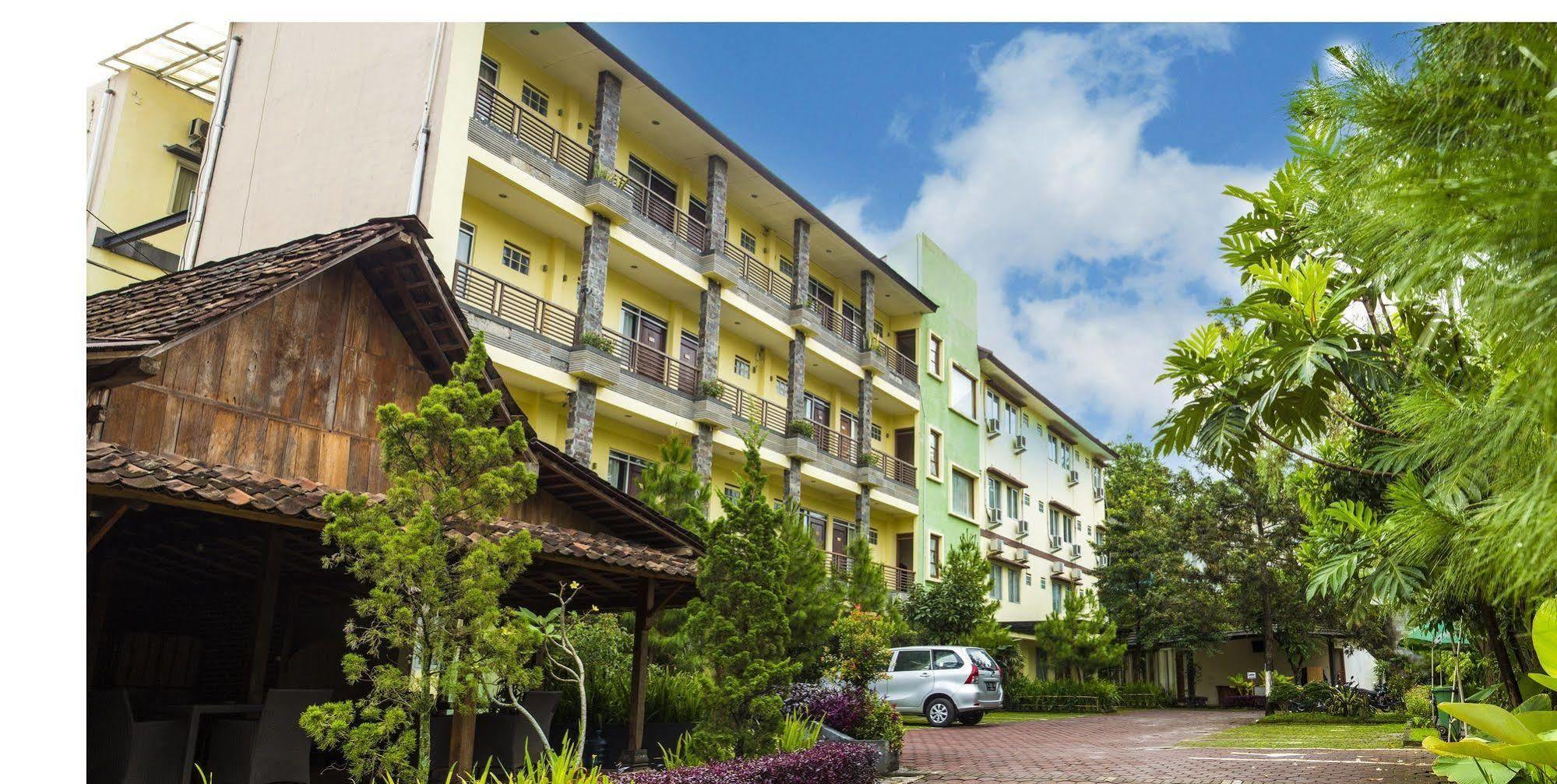 โลตัส บันดุง โฮเต็ล คาเฟ่ แอนด์ มีตติ้ง เพลซ Hotel ภายนอก รูปภาพ